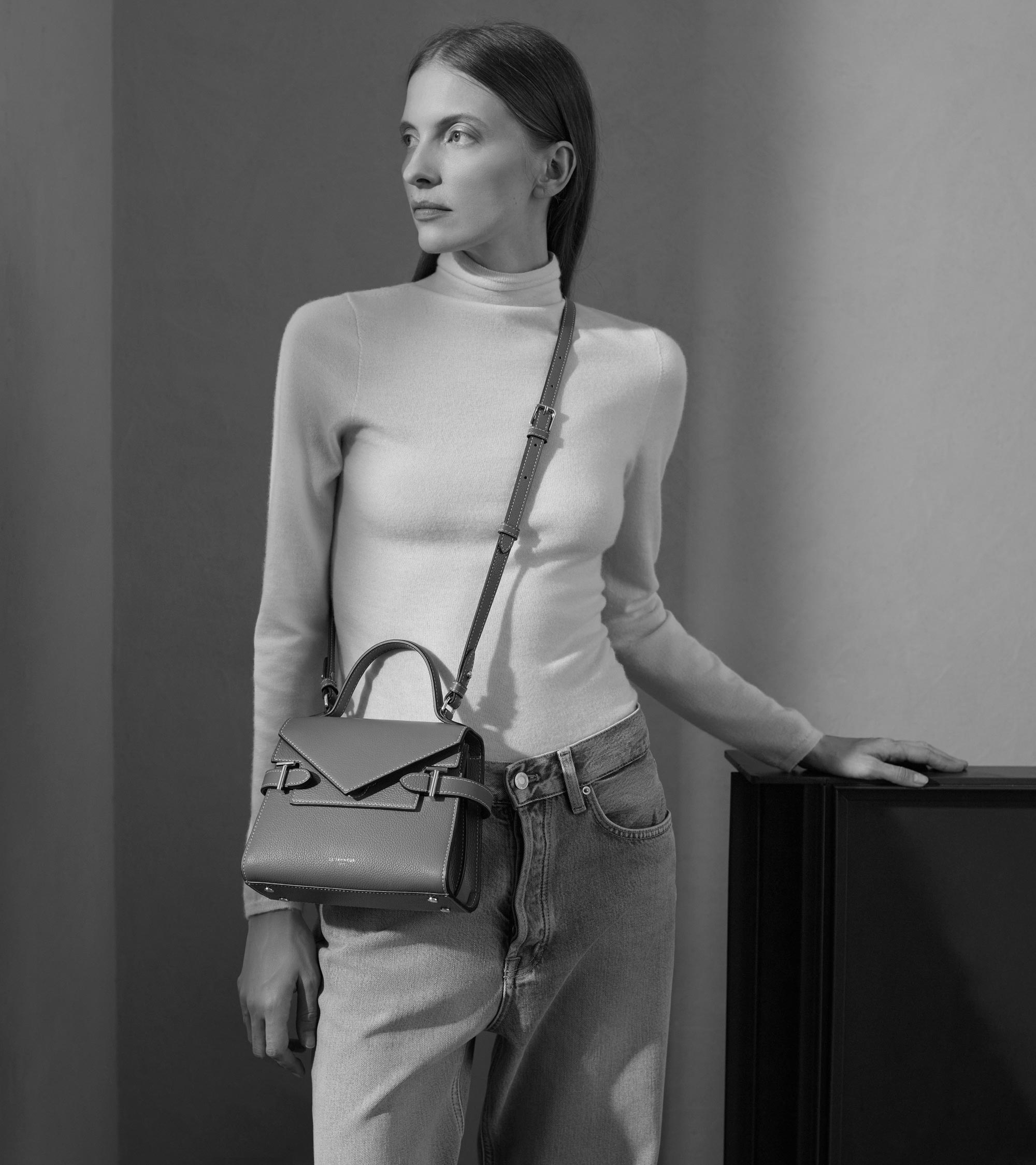 Emilie small handbag with double flap in grained leather