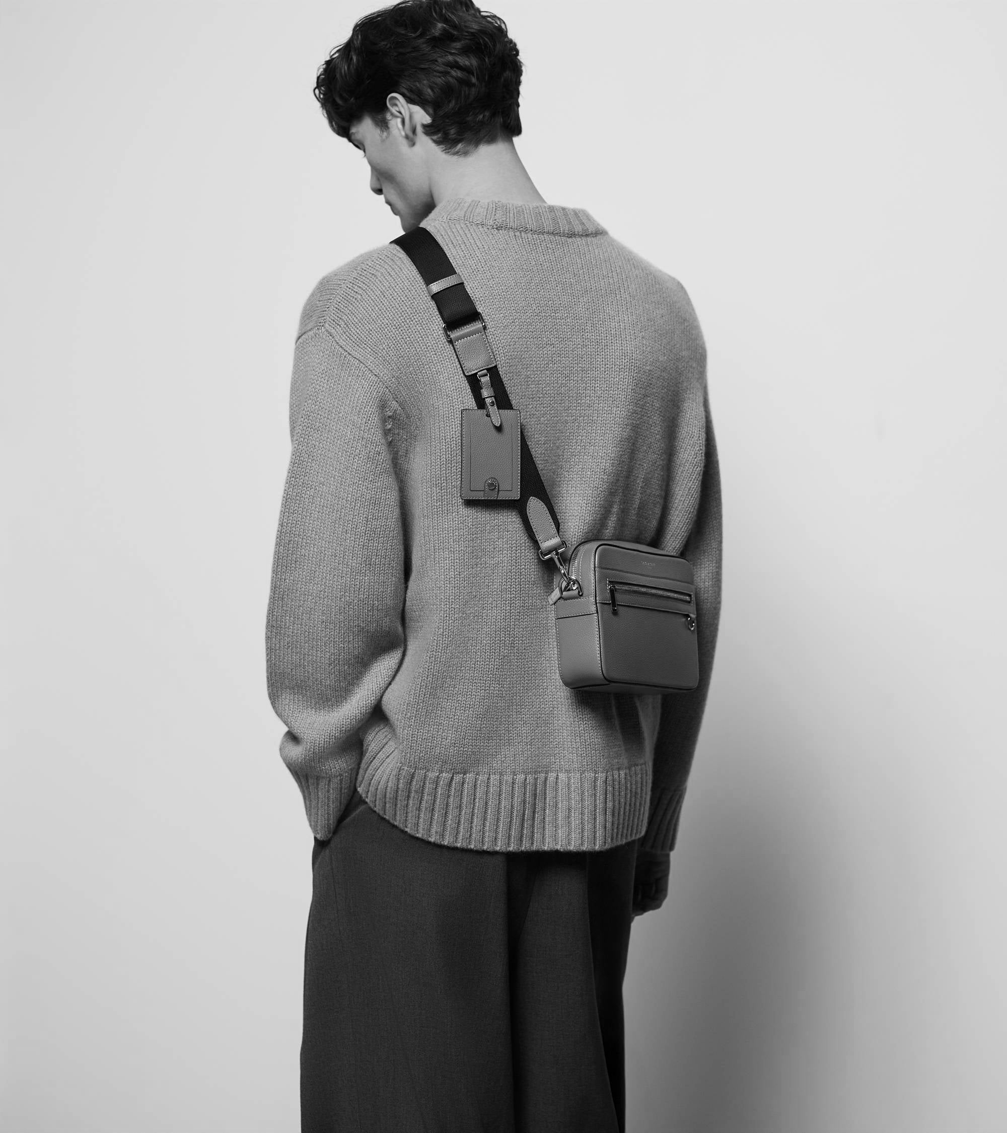 Bolso bandolera pequeño Emile de cuero granulado