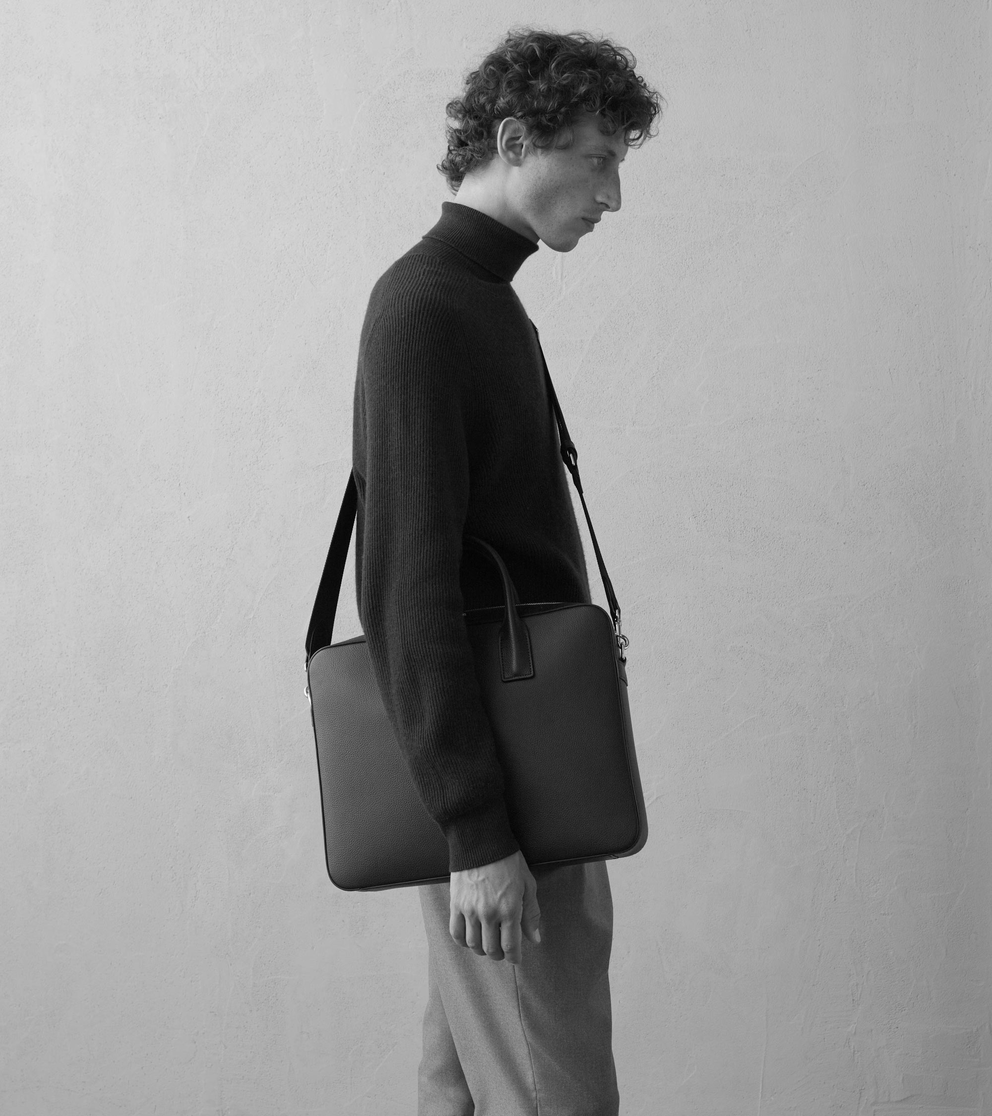 Emile 14 document holder in pebbled leather