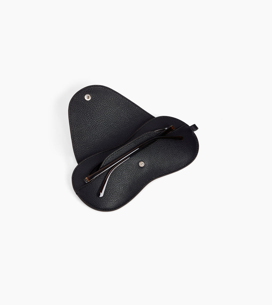 Glasses case with charms in grained leather