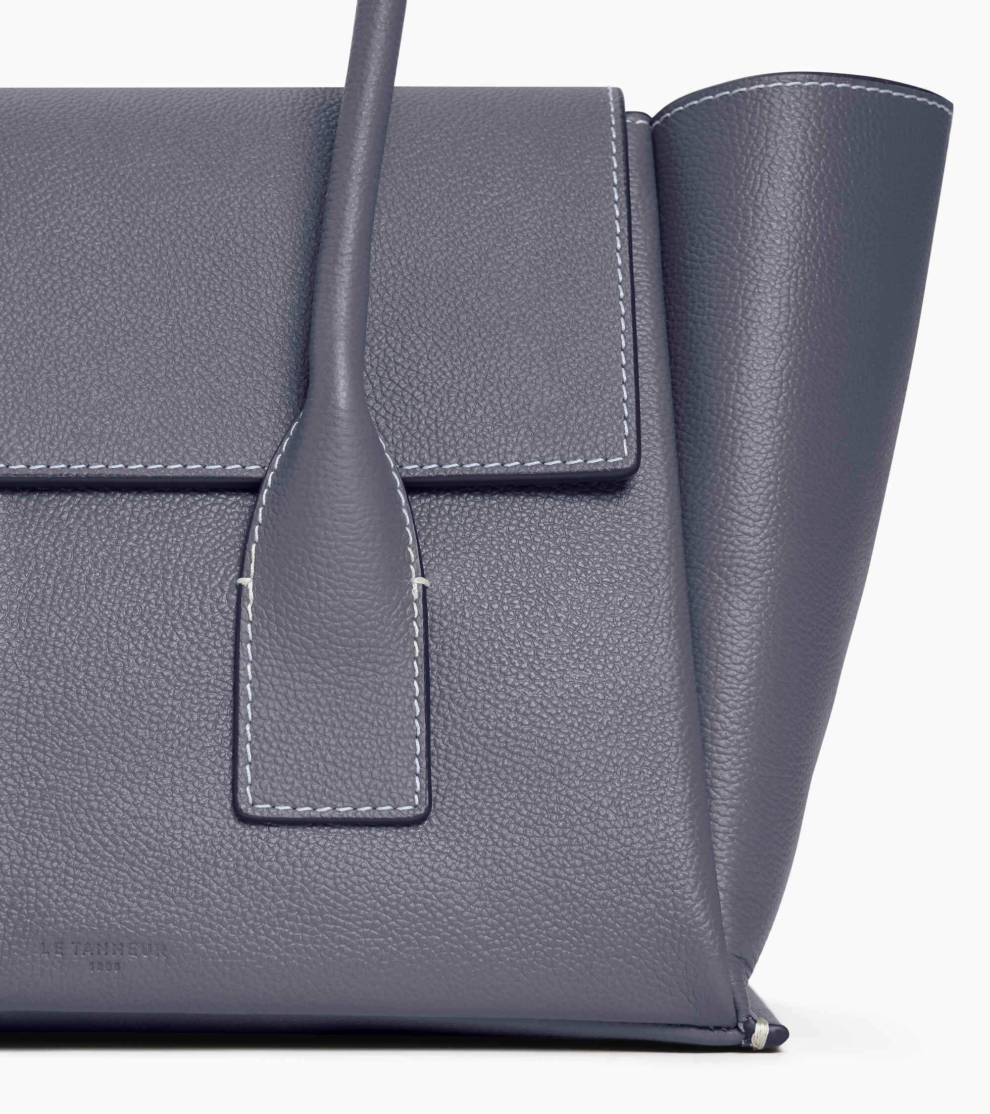 Sac cabas moyen modèle à rabat Elena en cuir grainé