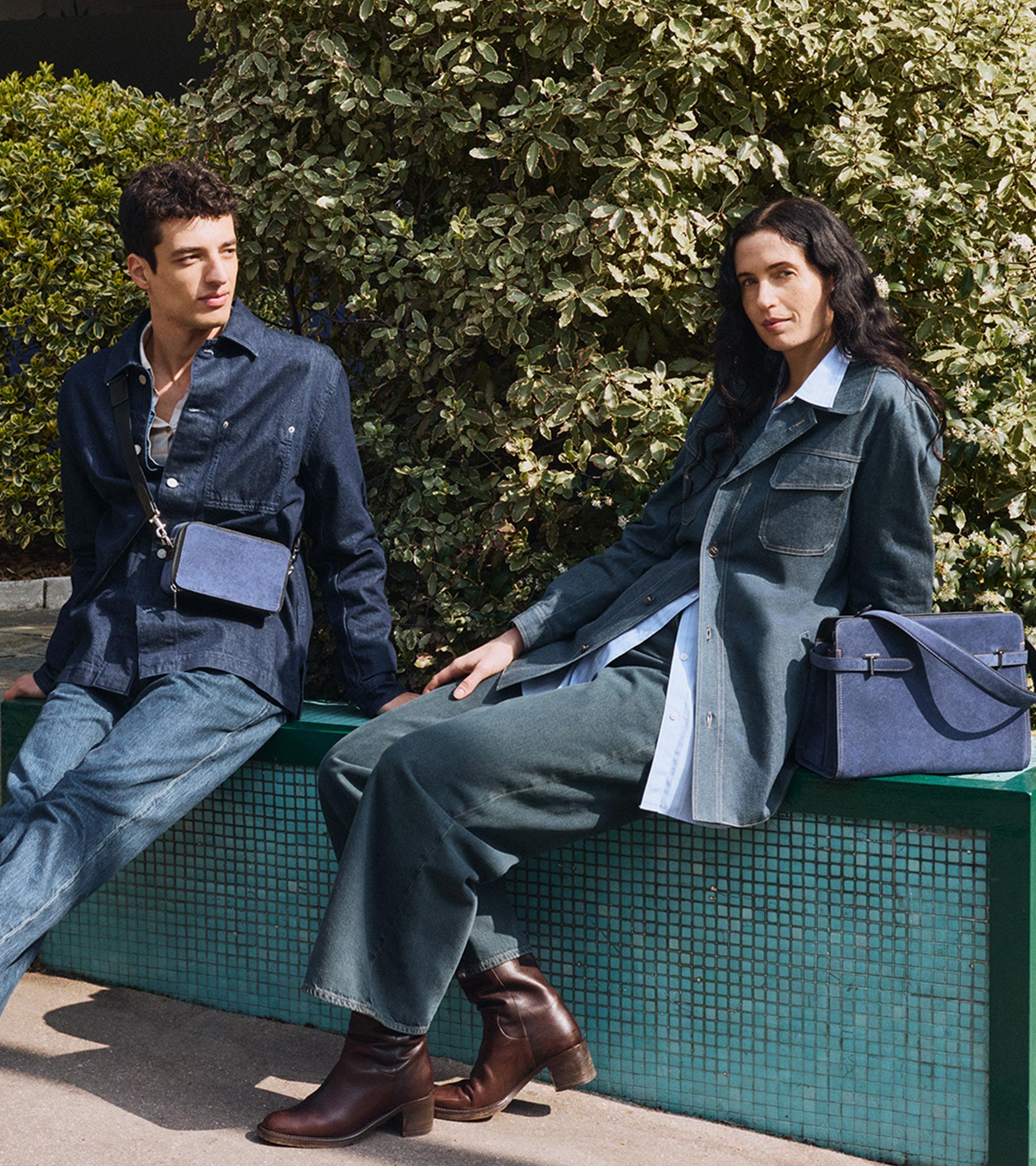 Sac porté épaule grand modèle Emie en cuir suède effet denim