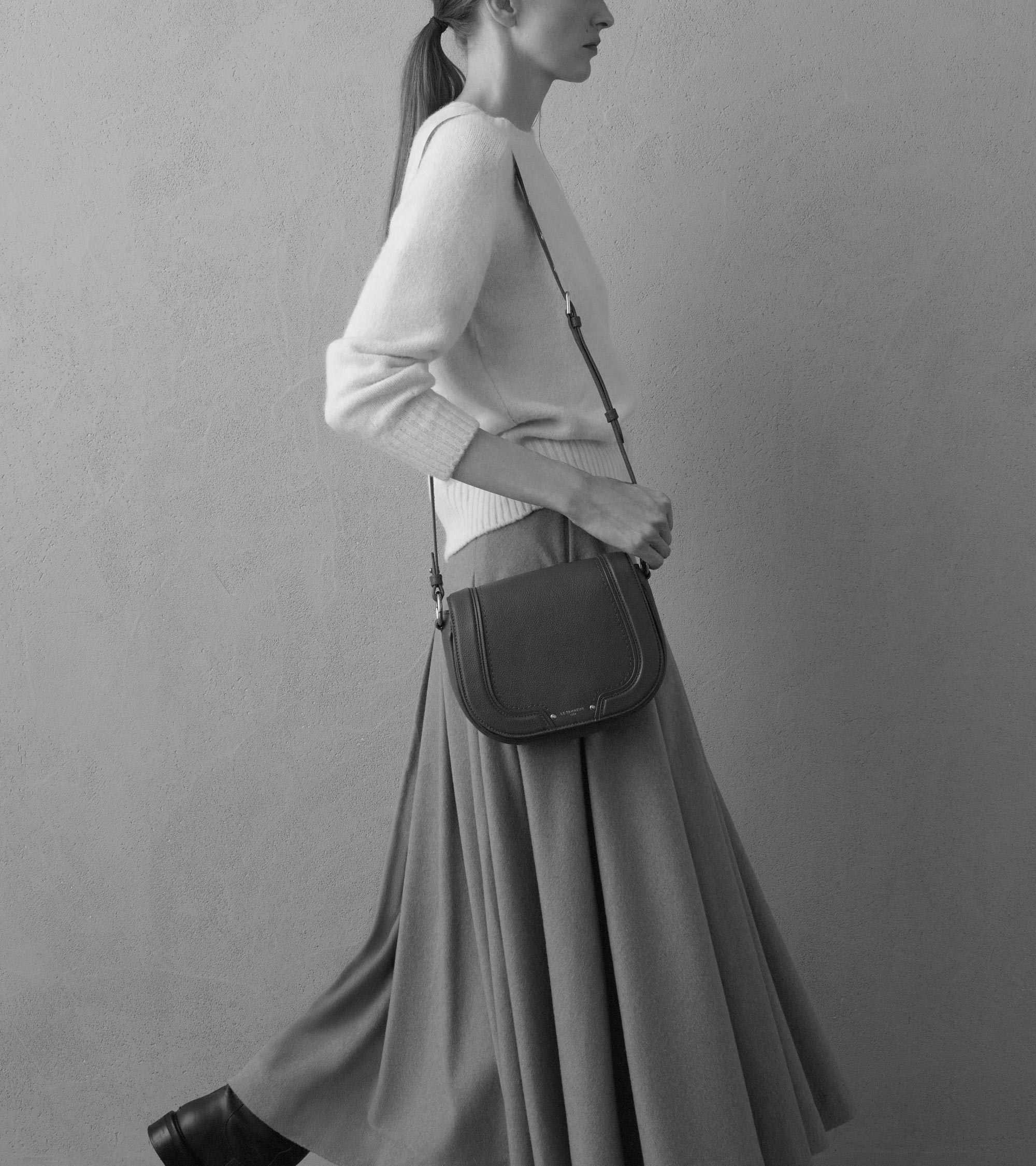 Ella medium crossbody bag in grained leather