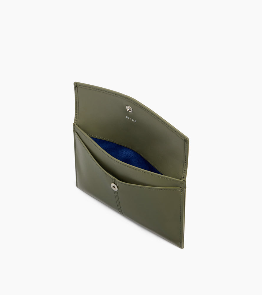 Charlotte medium envelope pouch in smooth leather